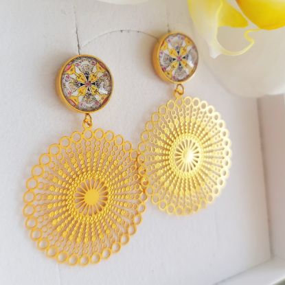 Zeige Details für DivineFeminine - Ohrstecker mit Mandala-Anhänger "Leonie" goldfarbig Bild von DivineFeminine - Ohrstecker mit Mandala-Anhänger "Leonie" goldfarbig