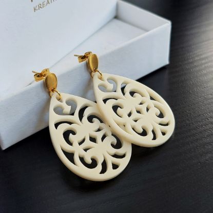 Zeige Details für Ornament-Ohrstecker - Tropfenform aus Resin - off white Bild von Ornament-Ohrstecker - Tropfenform aus Resin - off white