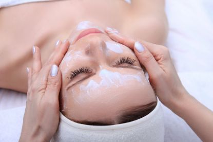 Zeige Details für KOSMETIK Ausbildung Grundlehrgang Zertifikat Bild von KOSMETIK Ausbildung Grundlehrgang Zertifikat