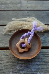 Makramee Holz-Greifling bzw. Holz-Beissring