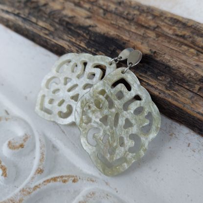 Show details for Ornament-Ohrringe aus Resin - ash gray green Picture of Ornament-Ohrringe aus Resin - ash gray green