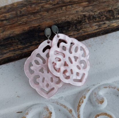 Zeige Details für Ornament-Ohrstecker - Rhombusform - powder pink Bild von Ornament-Ohrstecker - Rhombusform - powder pink