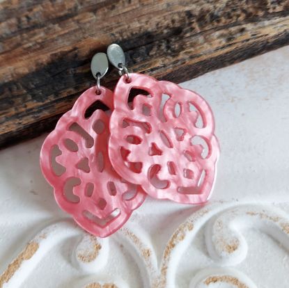 Zeige Details für Ornament-Ohrstecker - Rhombusform aus Resin - fruit dove pink Bild von Ornament-Ohrstecker - Rhombusform aus Resin - fruit dove pink