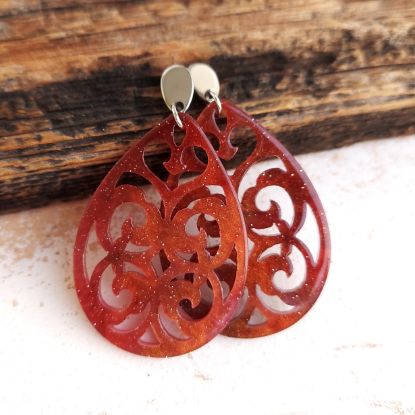 Zeige Details für Ornament-Ohrstecker - Tropfenform aus Resin - mixed red pink Bild von Ornament-Ohrstecker - Tropfenform aus Resin - mixed red pink