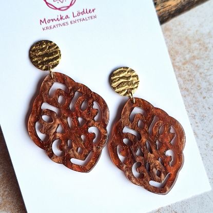 Picture of Ornament-Ohrringe aus Resin - taupe - Stecker rund goldfarbig